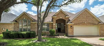 5 Beds Luxury Retreat on Golf Course