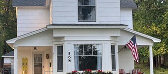 Bluff Bliss. Stroll the Tunnel of Trees bluff to downtown.  FRESHLY renovated.