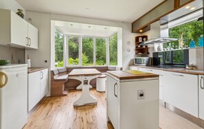 Fridge, stovetop, dishwasher, coffee/tea maker - 3 bedroom lovely home in Nykøbing M (Nykøbing M)