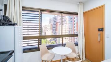 Studio Basic | Tempat makan
