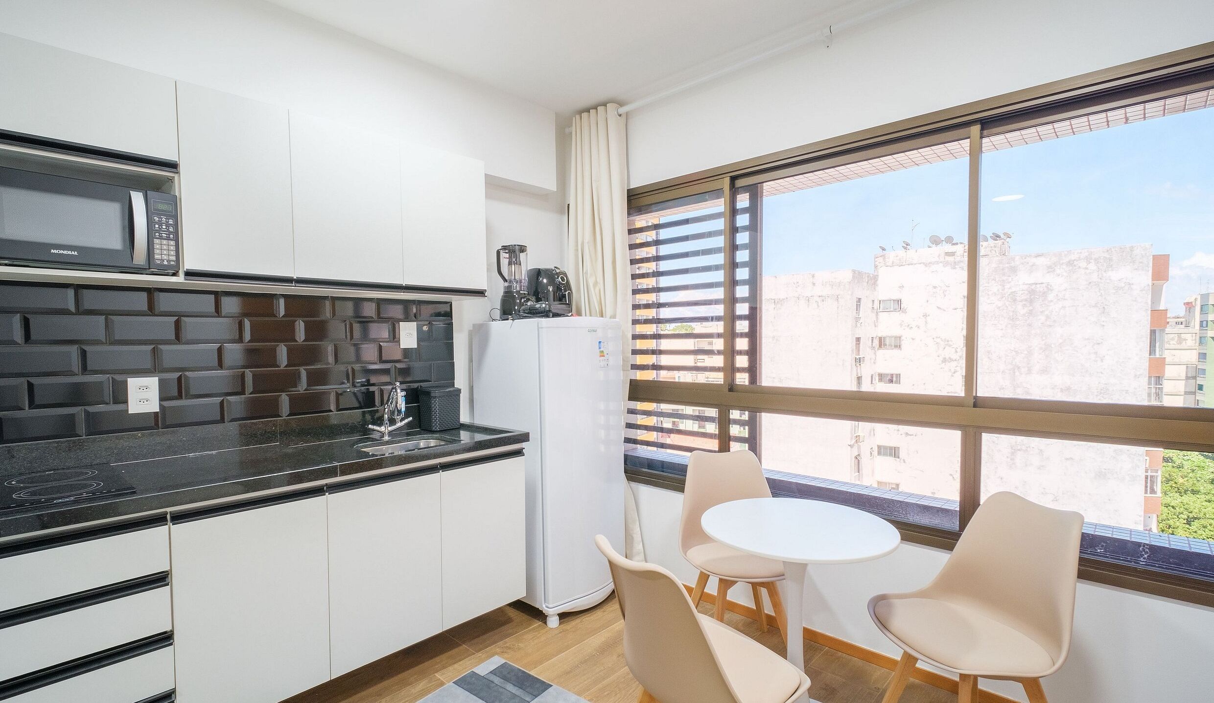 Basic Studio | Private kitchen | Fridge, microwave, stovetop, cookware/dishes/utensils