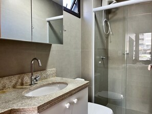 Appartement de base | Salle de bain | Douche