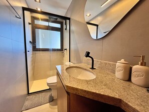 Basic Apartment | Bathroom | Shower