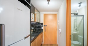 Basic Apartment | Bathroom | Shower