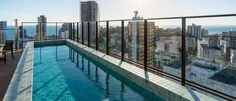 เบสิกสตูดิโอ | สระว่ายน้ำ | สระว่ายน้ำกลางแจ้ง