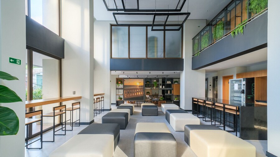 Units in Building With Swimming Pool in Barra-ssa - EUB