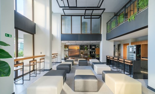 Units in Building With Swimming Pool in Barra-ssa - EUB