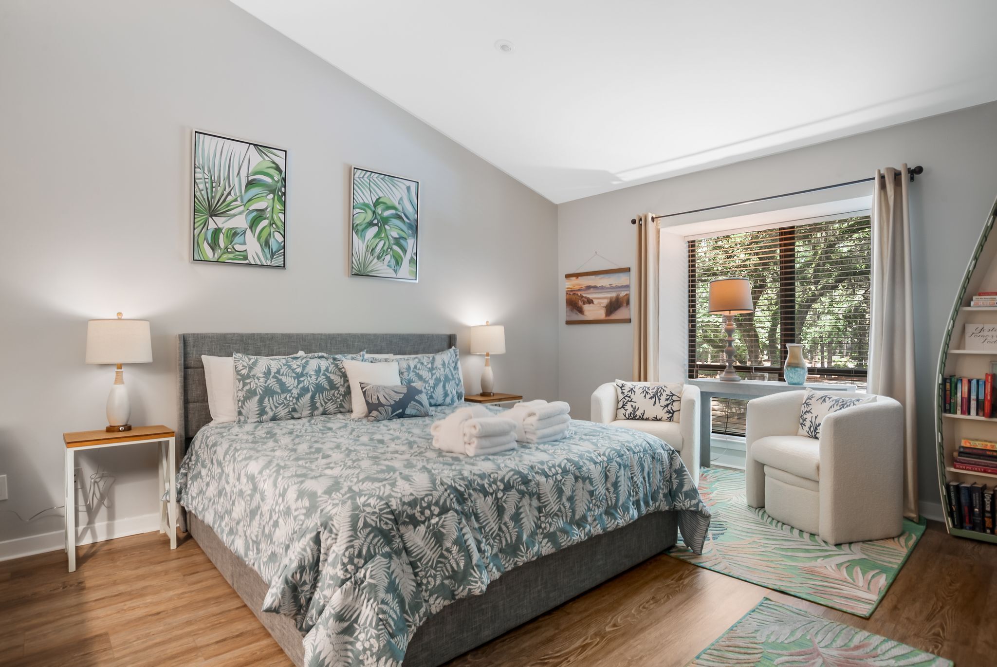 Vila, 1 Tempat Tidur King, balkon (2402 Lighthouse Tennis) | 1 kamar tidur, meja kerja, ruang kerja ramah laptop, dan seprai linen