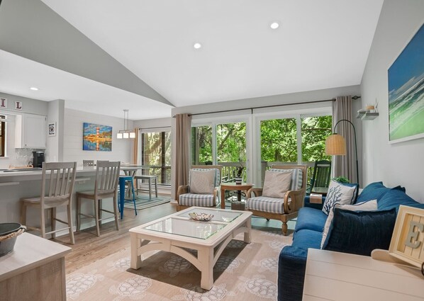 Villa, 1 King Bed, Balcony (2402 Lighthouse Tennis) | Living area