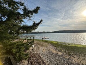 Beach nearby - Waterfront Paradise Private Beach + Dock + Hot tub (Saint James)