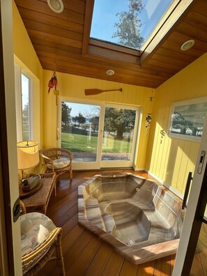 Interior - Waterfront Paradise Private Beach + Dock + Hot tub (Saint James)