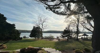 Waterfront Paradise Private Beach + Dock + Hot tub