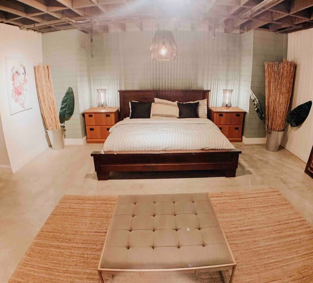 9 chambres, bureau, fer et planche à repasser, lit de bébé portatif