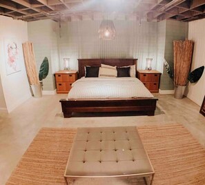 9 bedrooms, desk, iron/ironing board, travel cot