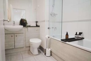 Douche, serviettes fournies