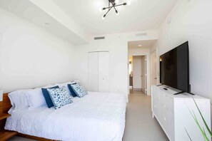 1 soveværelse, skrivebord, strygejern/strygebræt, weekendseng