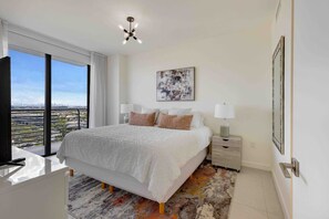1 habitación, escritorio, tabla de planchar con plancha y wifi 