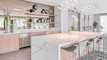 Batterie de cuisine, vaisselle et ustensiles