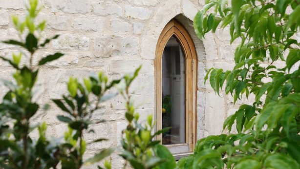 A stone building with a wooden arched window. - Lemon Tree Cottage - Luxury Cottages (Painswick)