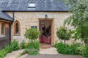 Exterior detail - Lemon Tree Cottage - Luxury Cottages (Painswick)