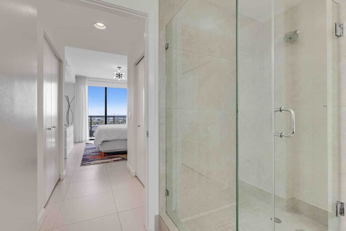 2 habitaciones, escritorio, tabla de planchar con plancha y wifi 