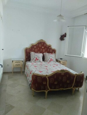 Familieleilighet, balkong, bassengutsikt | Lydisolert