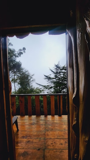Traditional-Ferienhütte, Terrasse, Gartenblick | Terrasse/Patio