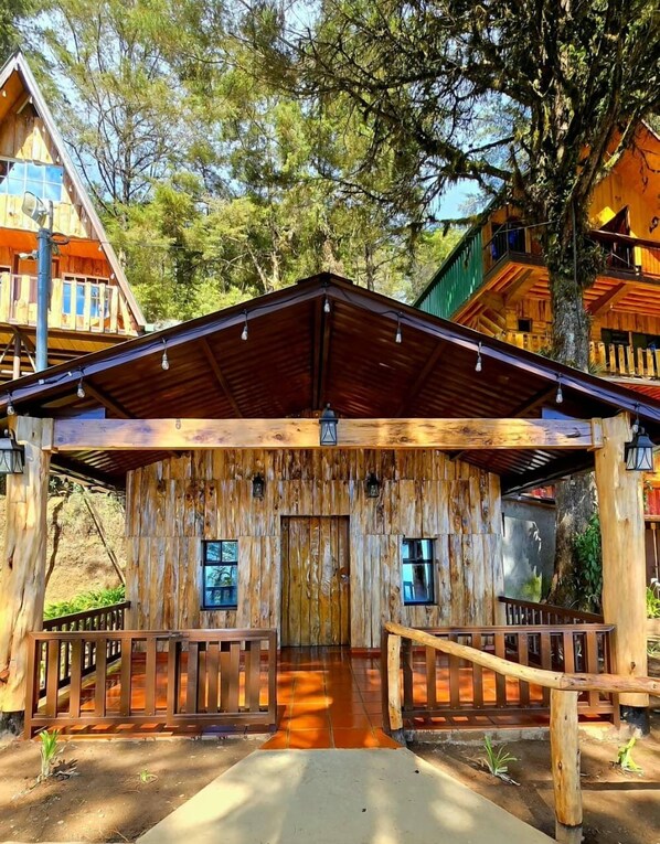 Cabaña, patio, vistas a la montaña