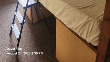 5 bedrooms, desk, iron/ironing board, free WiFi