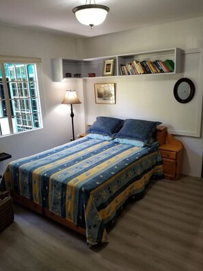 Desk, WiFi, bed sheets