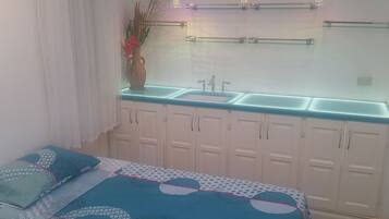 5 bedrooms, desk, iron/ironing board, free WiFi