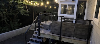 Ann Creek: Charming 2 BR fully renovated house at Greenwood Lake. Dog friendly