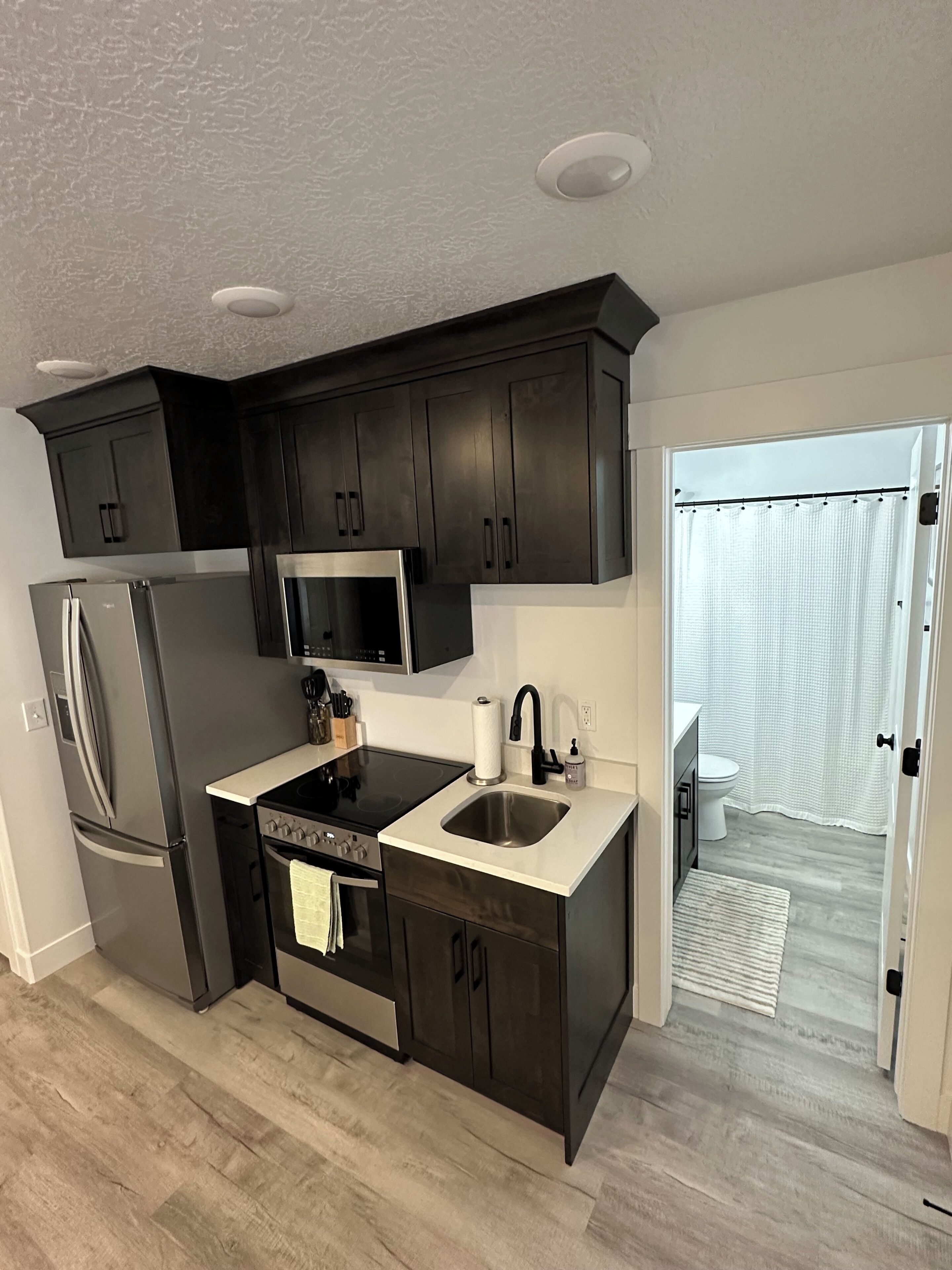 冰箱、微波炉、烤箱、炉灶