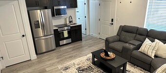 Modern 1 BR + Kitchen Comfort