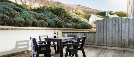 تناول الطعام بالخارج