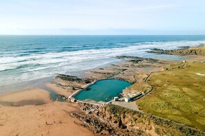 Beach - The Blue House is a striking contemporary beach house, designed by architect Ian Hogarth who feature (Bude)