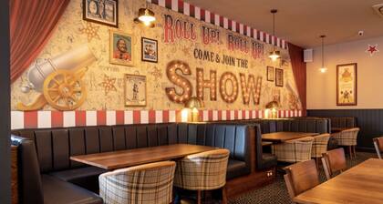 4 Lakeside (6) - sleeps 6 guests in 3 bedrooms