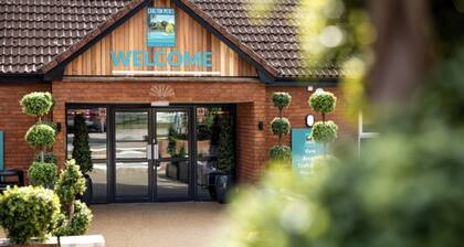 4 Lakeside (6) - sleeps 6 guests in 3 bedrooms