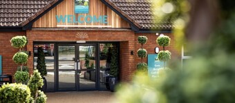 4 Lakeside (6) - sleeps 6 guests in 3 bedrooms