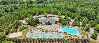 NEWLY FURNISHED 4BR/4BA condo 8 mins from Memorial Stadium 15 mins from Clemson!