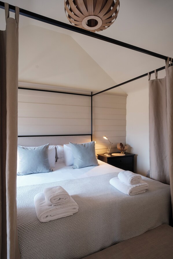 WiFi, bed sheets