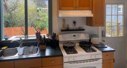 Charming 1-bedroom house with WiFi and AC in marvelous Vancouver