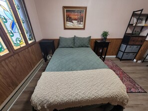 2 bedrooms, desk, free WiFi, bed sheets