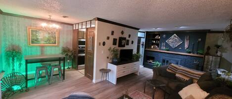 Smart-tv och eldstad