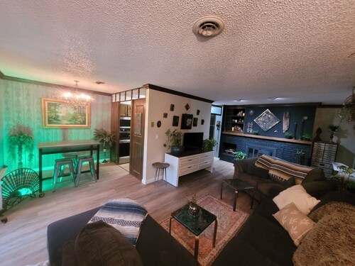 Stylish 2 bedroom condo, uniquely decorated in a convenient location.