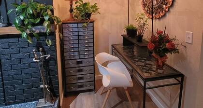 Stylish 2 bedroom condo, uniquely decorated in a convenient location.