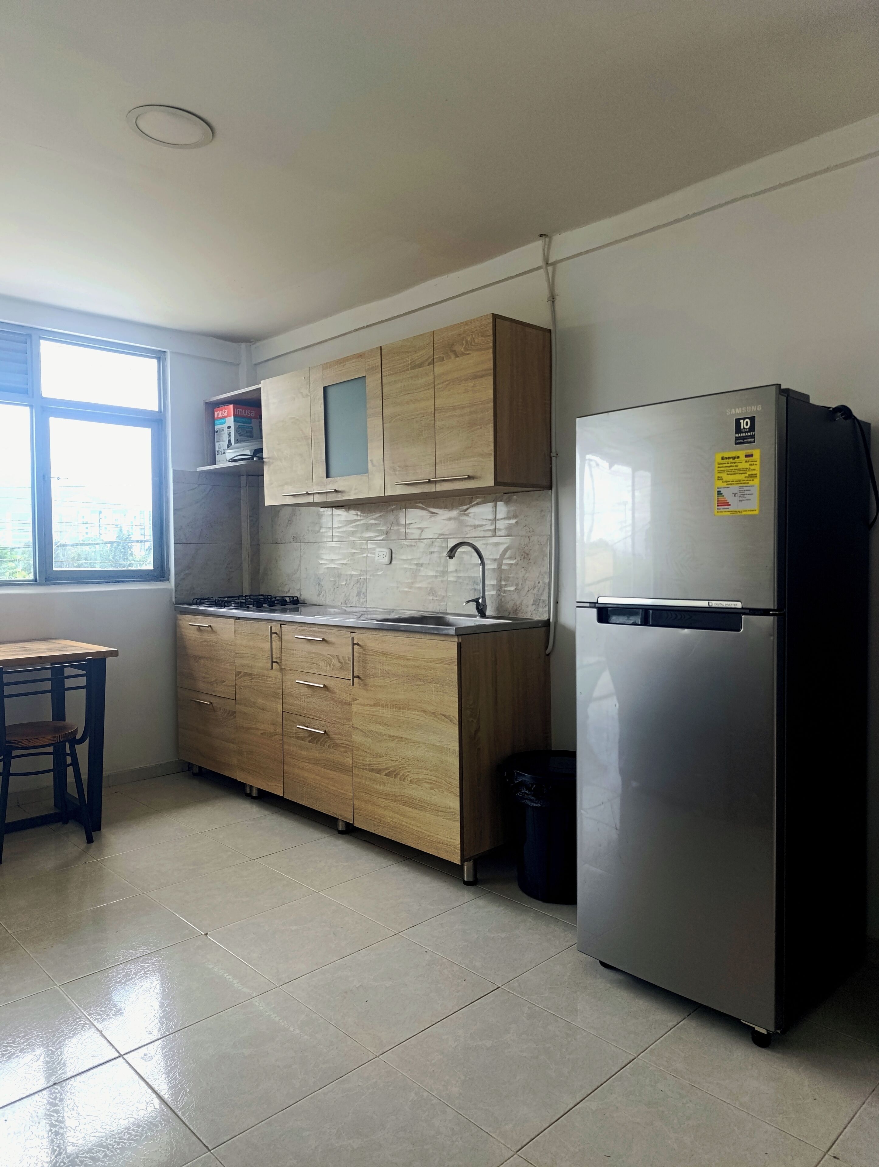 Stovetop, coffee/tea maker, cookware/dishes/utensils, dining tables