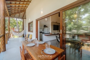 Basic Apartment | Dining