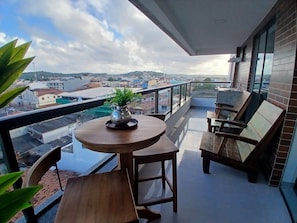 Basic Apartment | Outdoor dining