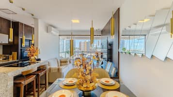 Basic Apartment | Dining